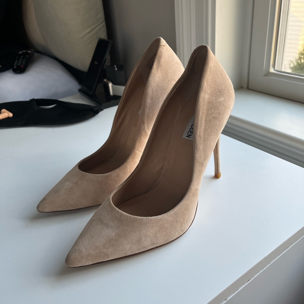 Steve madden suede heels.